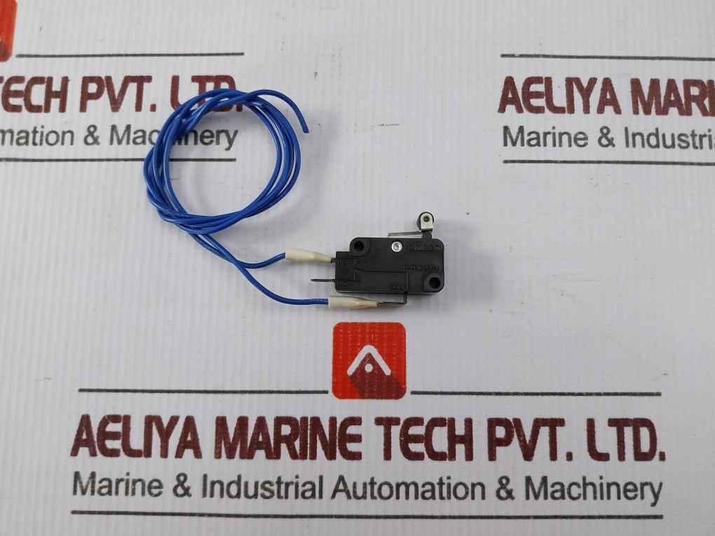 Lot Of 2x Omron D2mv-1l22-1c3 Miniature Basic Microswitch W/ Cable 125vac 1a