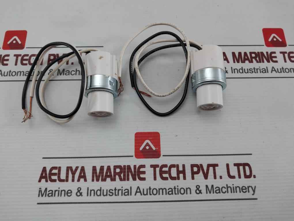 Lot Of 3X General Electric Alf-272-52 Lamp Holder 660W