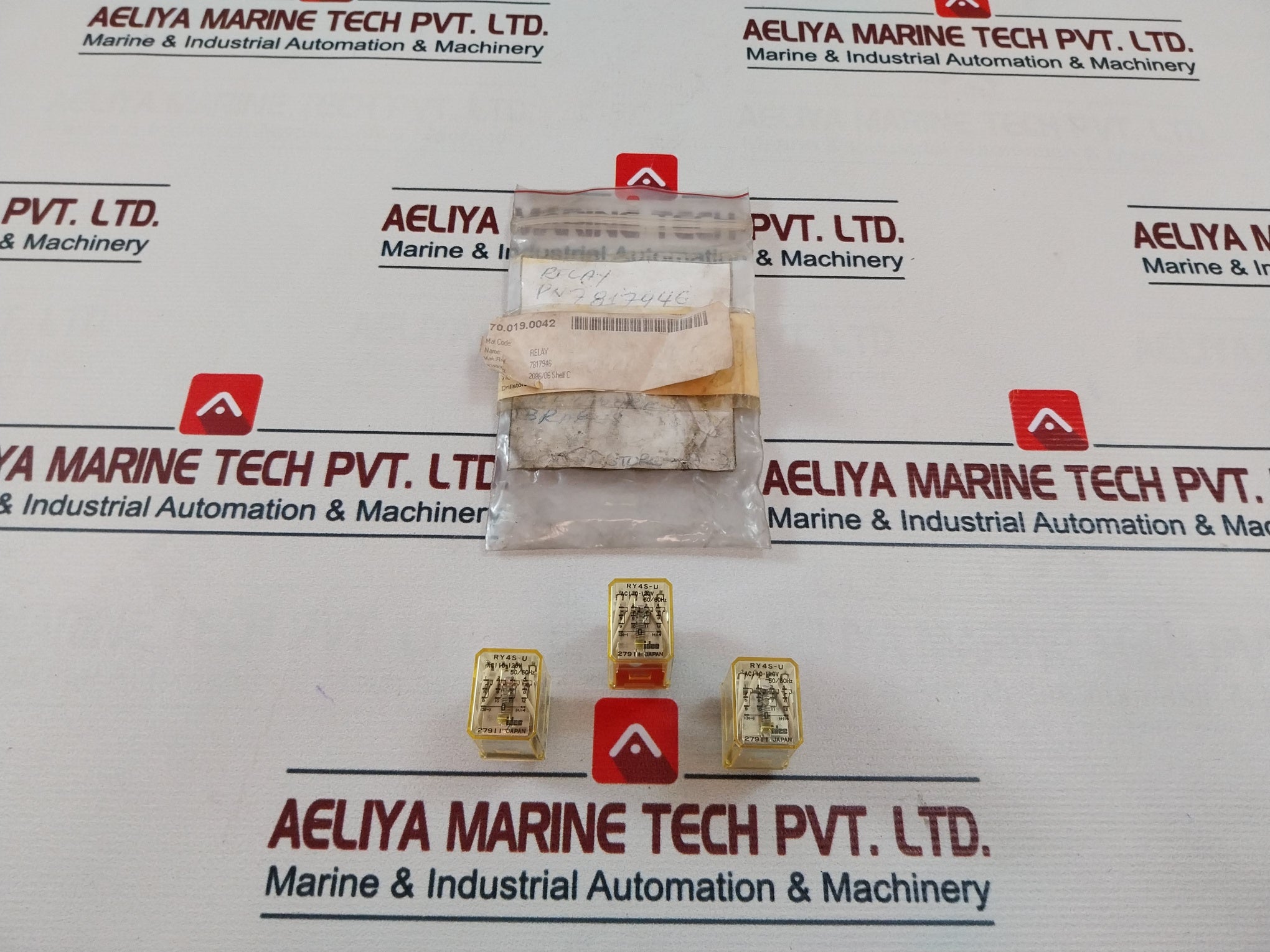 Lot of 3X Idec Ry4s-u Relay AC 110-120V 50/60HZ IEC 255-0-20