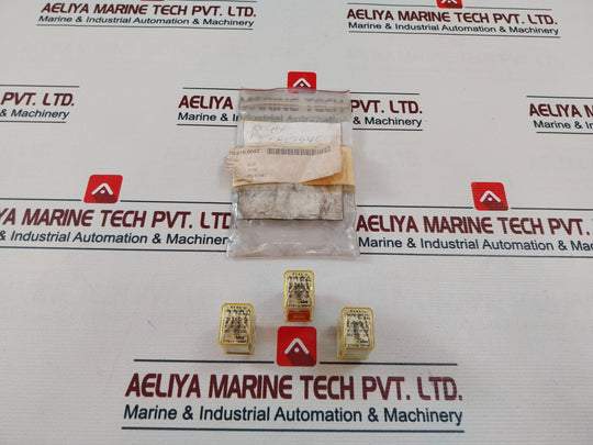 Lot of 3X Idec Ry4s-u Relay AC 110-120V 50/60HZ IEC 255-0-20