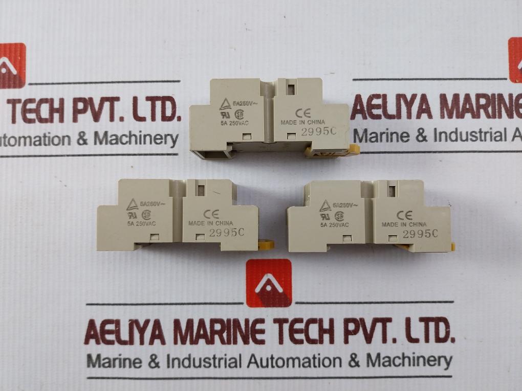 Lot Of 4X Omron Pyf-14A-N Relay Socket 5A 250Vac 2995C