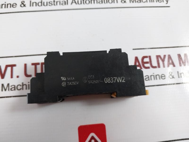 Lot Of 4x Omron Pyf08a-e Relay Base Socket Max 7a250v 5a250v 0837w2