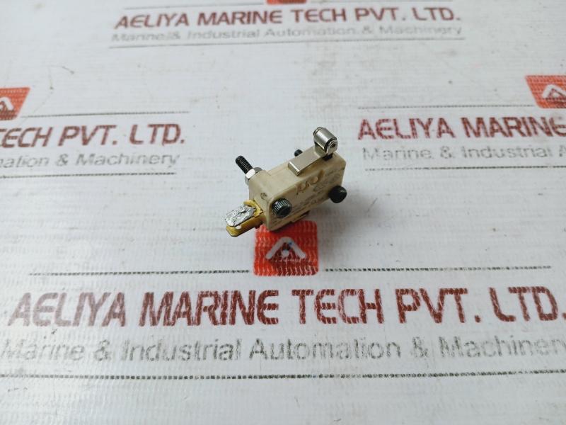 Lot of 5X Cherry D44X Pushbutton Micro Switch 10A 125-250VAC T85