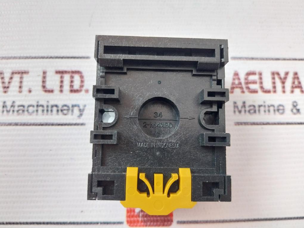 Lot of 5X OMRON PF113A-E Relay Base 10a 250v