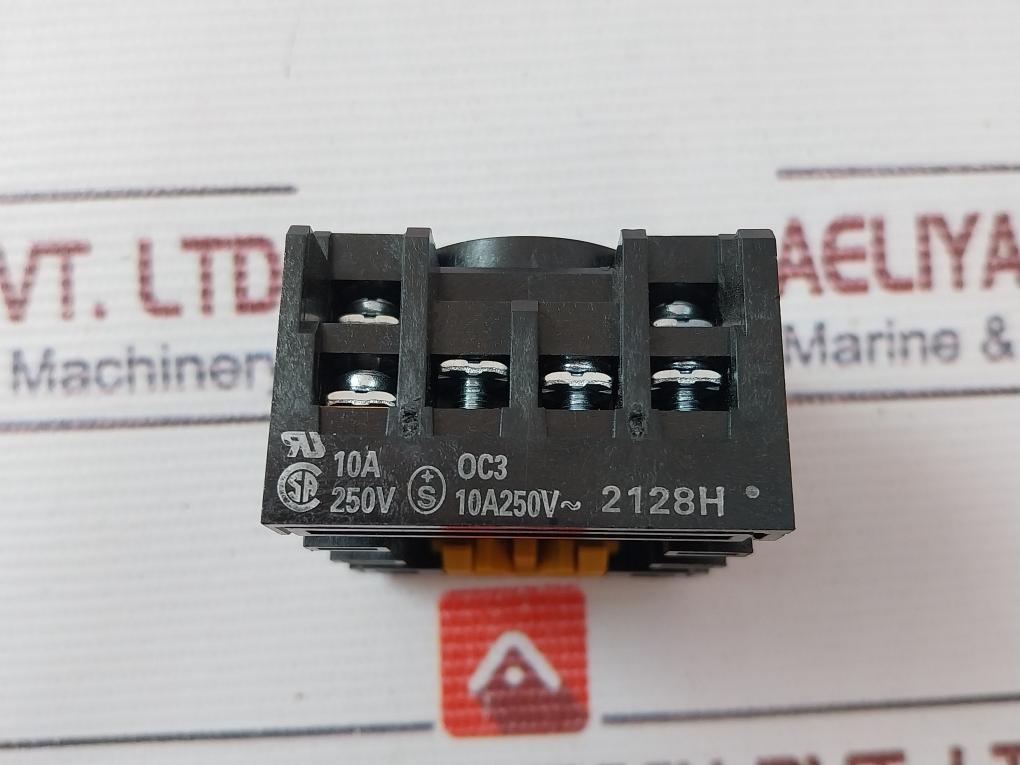 Lot Of 5X Omron Pf113A-e Relay Base 10A 250V