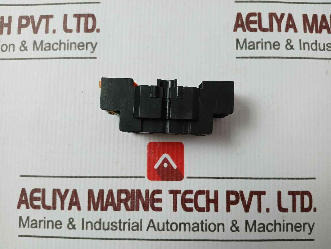 Lot Of 5X Omron Ptf08A Relay Socket