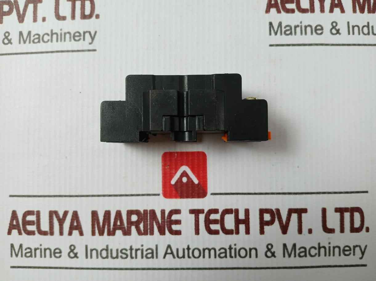 Lot Of 5X Omron Ptf08A Relay Socket