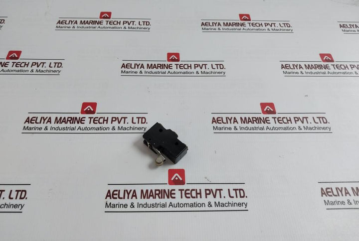 Lot of 5X Omron Z-15GM22-B Snap Action Switch 15A 125 250 OR 480VAC 1/8HP 125VAC