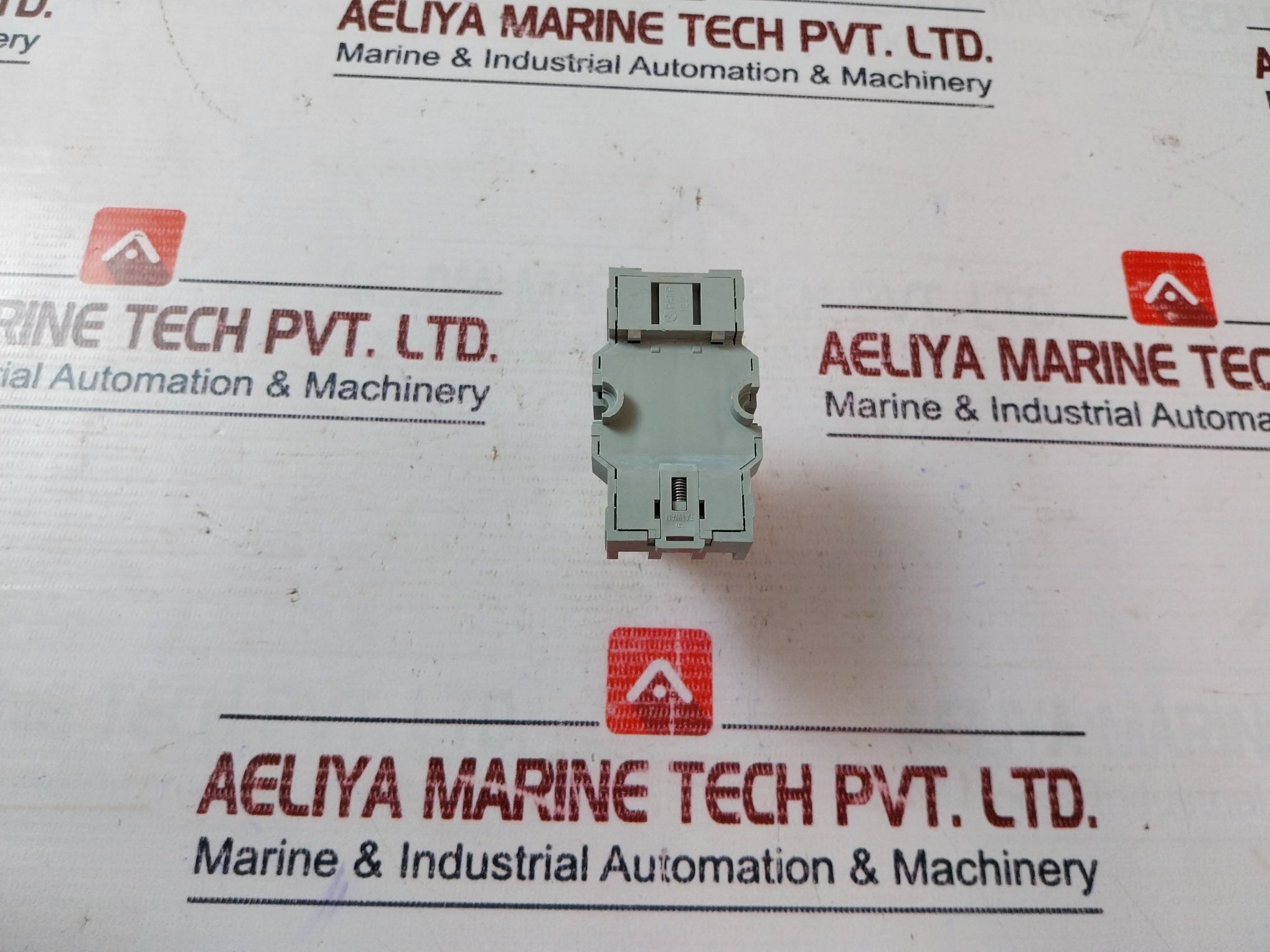 Lot of 6X IDEC RH3B-UL Relay with Base 10A 120VAC