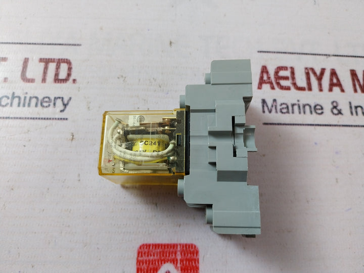 Lot of 6X IDEC RH3B-UL Relay with Base 10A 120VAC