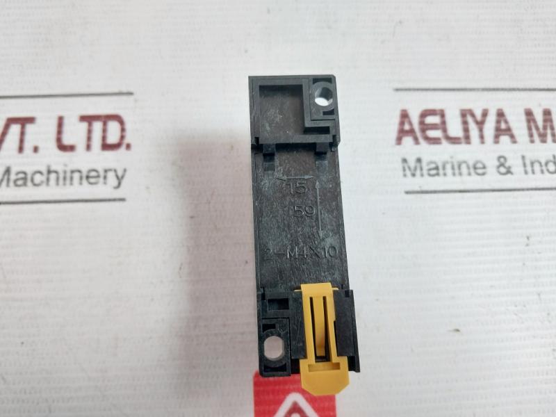 Lot Of 6X Omron Pyf08A-e Relay Socket 7A 250Vac