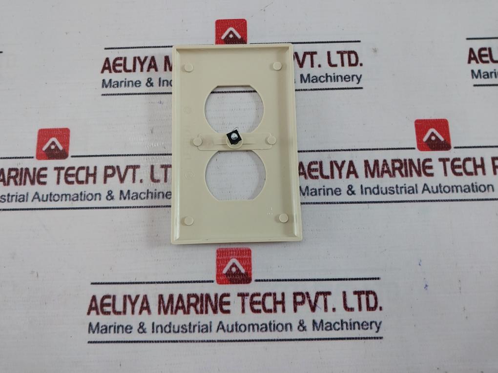 Lot Of 7X Leviton 020-86003 Duplex Receptacle Plate