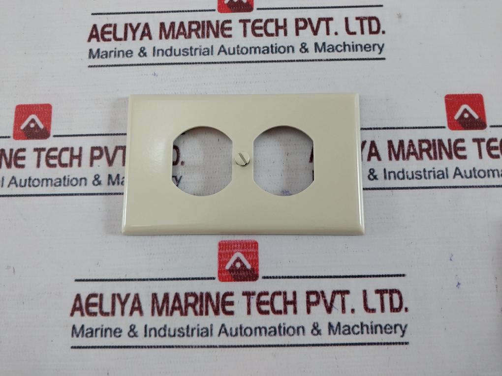 Lot Of 7X Leviton 020-86003 Duplex Receptacle Plate