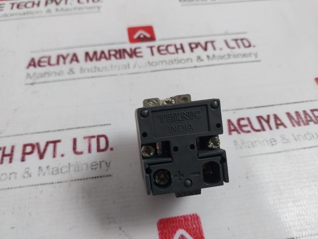 Lot of 7X Teknic 2 LHLR Red LED Indicator 240 AC IEC/EN 60947-5-1