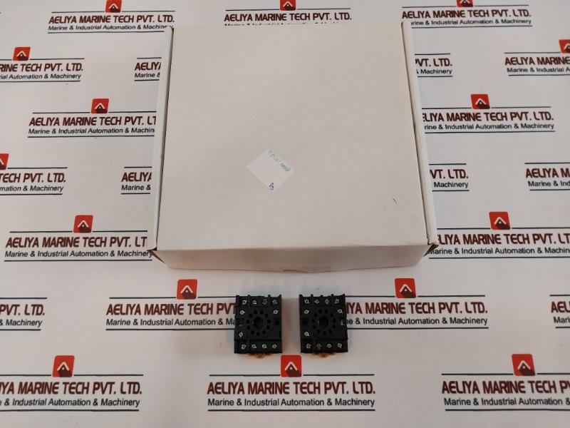 Lot Of 7x Omron Pf113a-e Relay Socket 25x9cx 10a 250v