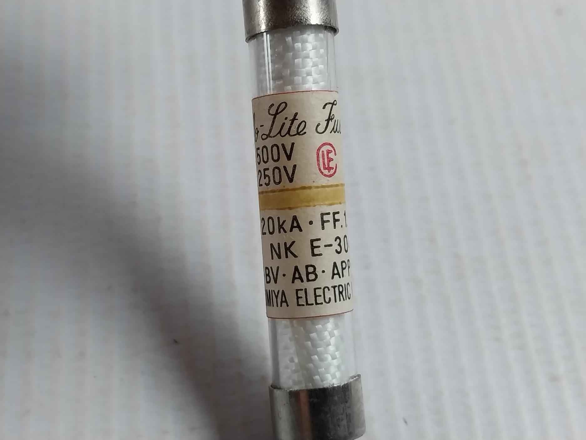 Lot Of 8X Utsunomiya Electric Nc1 Cello-lite Fuse Ac 500V Dc 250V 5A