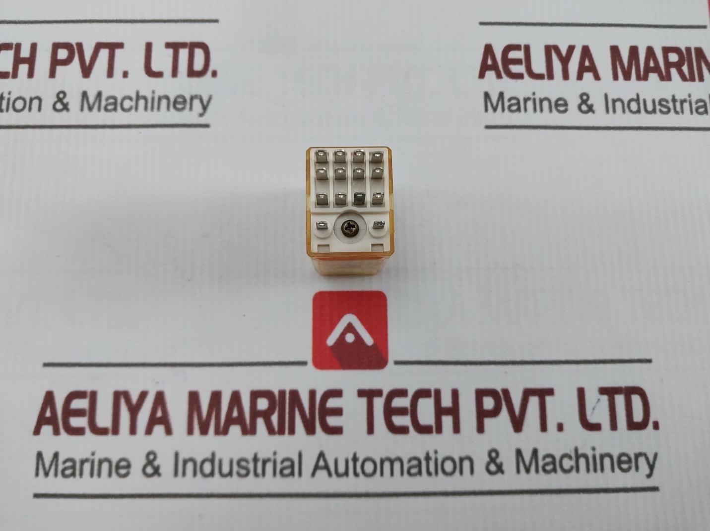 Lot of 2X IDEC RY4S-LD Relay DC24V