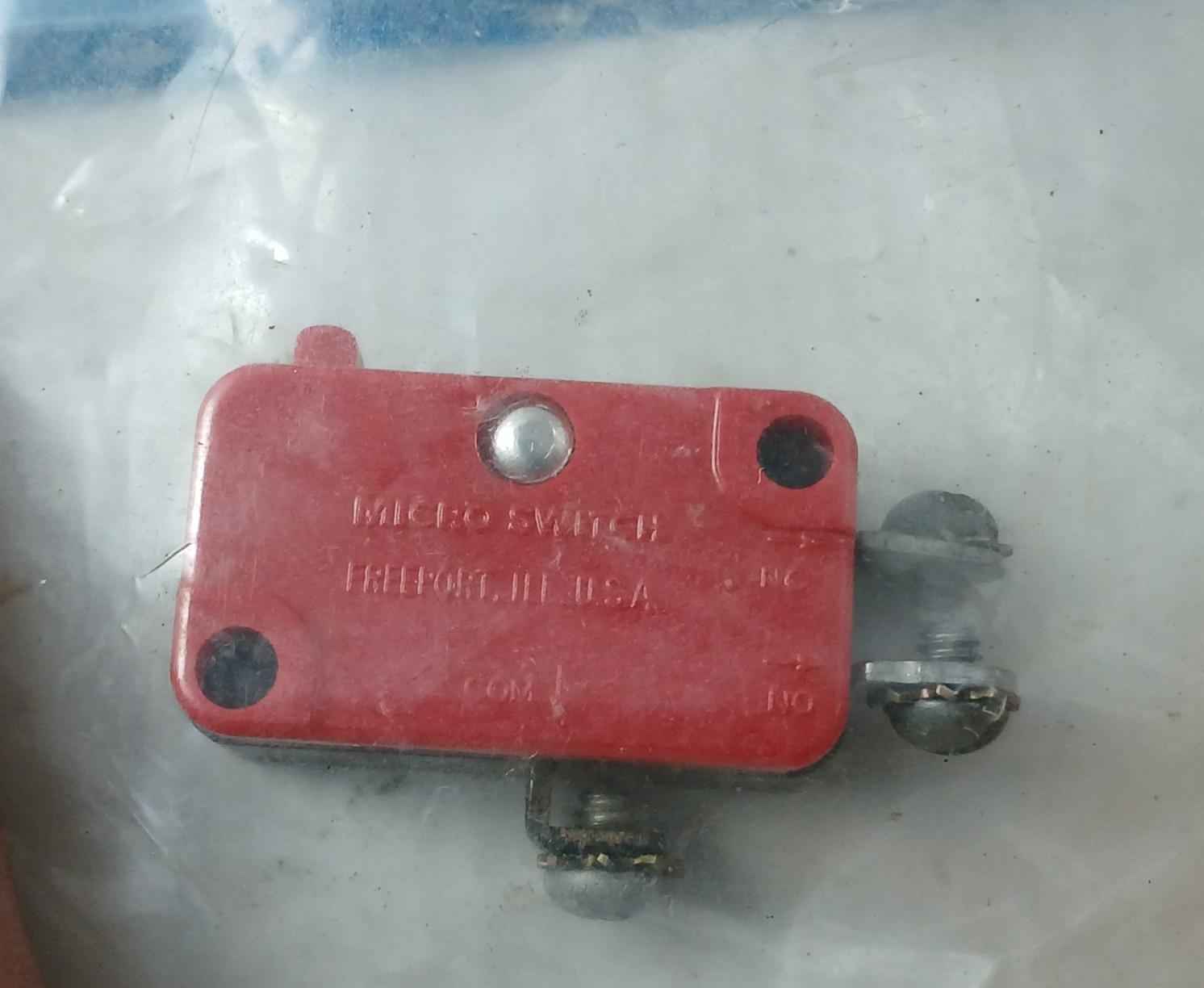 Lot Of 2X Micro Switch E12252 Miniature Snap-action Switch New