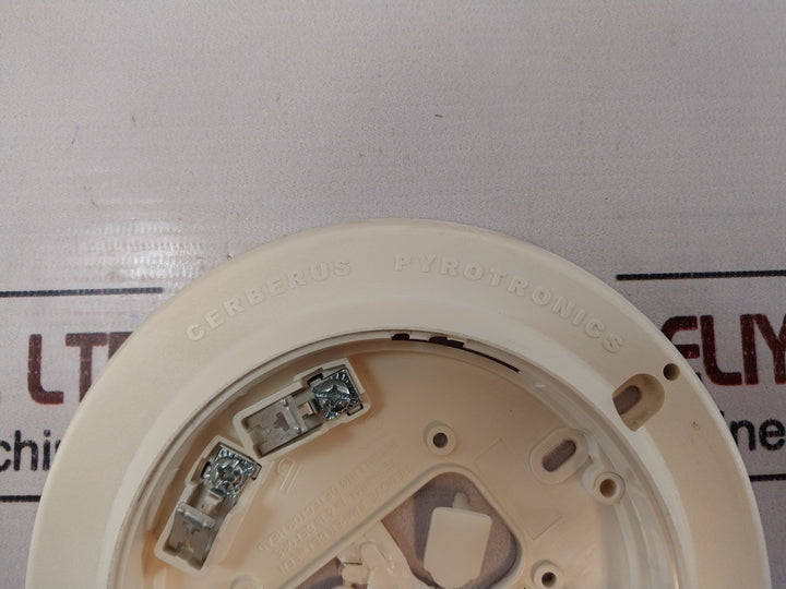Lot of 2X Siemens Db-11 Automatic Fire Detector Base 575-294194