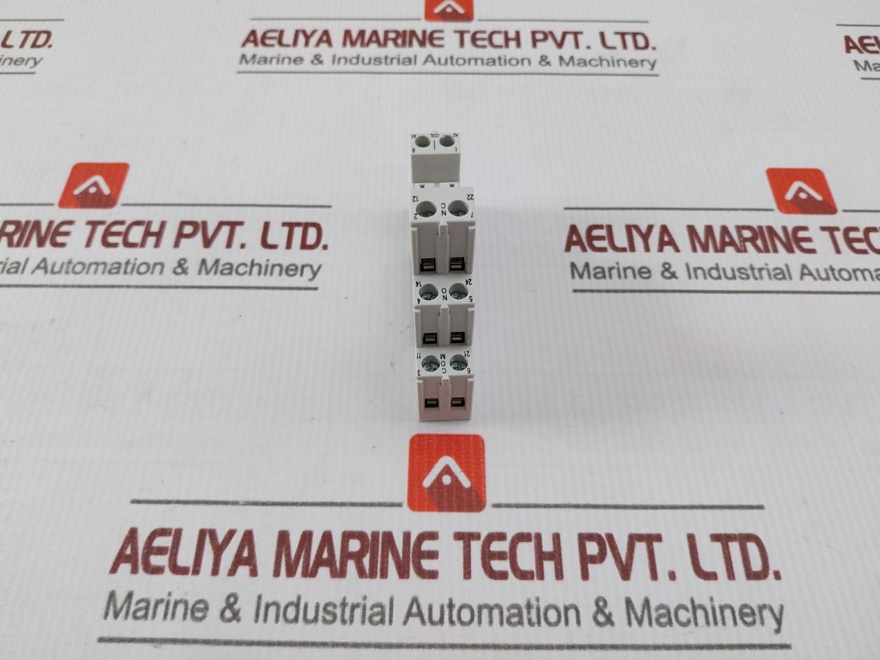 Lot of 6X ALLEN-BRADLEY 700-HN222 Screw Terminal Relay Socket 8A 300V