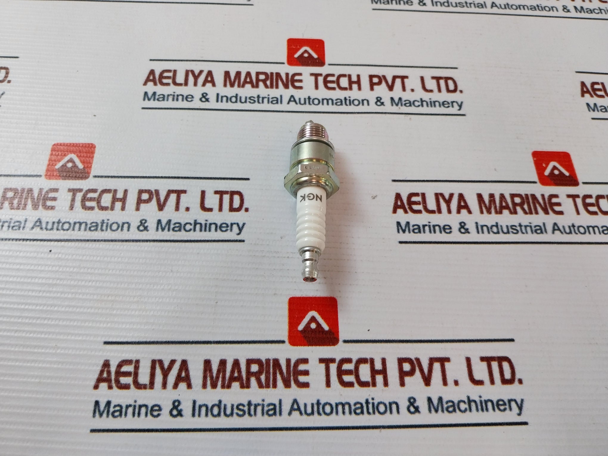Lot of 6X NGK B8HS-10 5126 Spark Plug