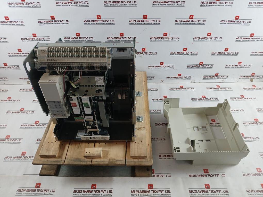 Low-Voltage-Air-Circuit-Breaker-By-Mitsubishi-Ae-Sw-690-Vac-50-60hz-Ae1600-Sw-9