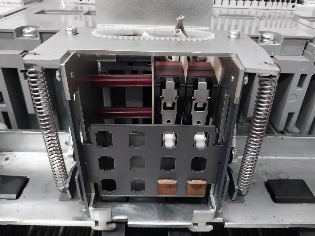 3P Low Voltage Air Circuit Breaker Ae2500-sw Mitsubishi 100-120Vac 50/60Hz