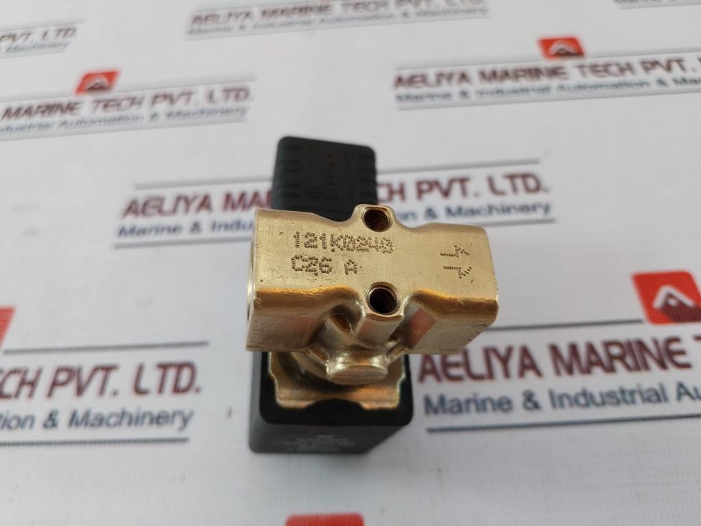 Lucifer 121k02 Solenoid Valve With 483510s6 F Coil 220-240v 50hz