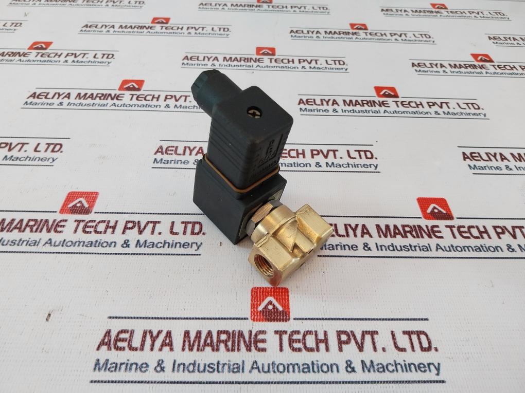 Lucifer 121k02 Solenoid Valve With 483510s6 F Coil 220-240v 50hz