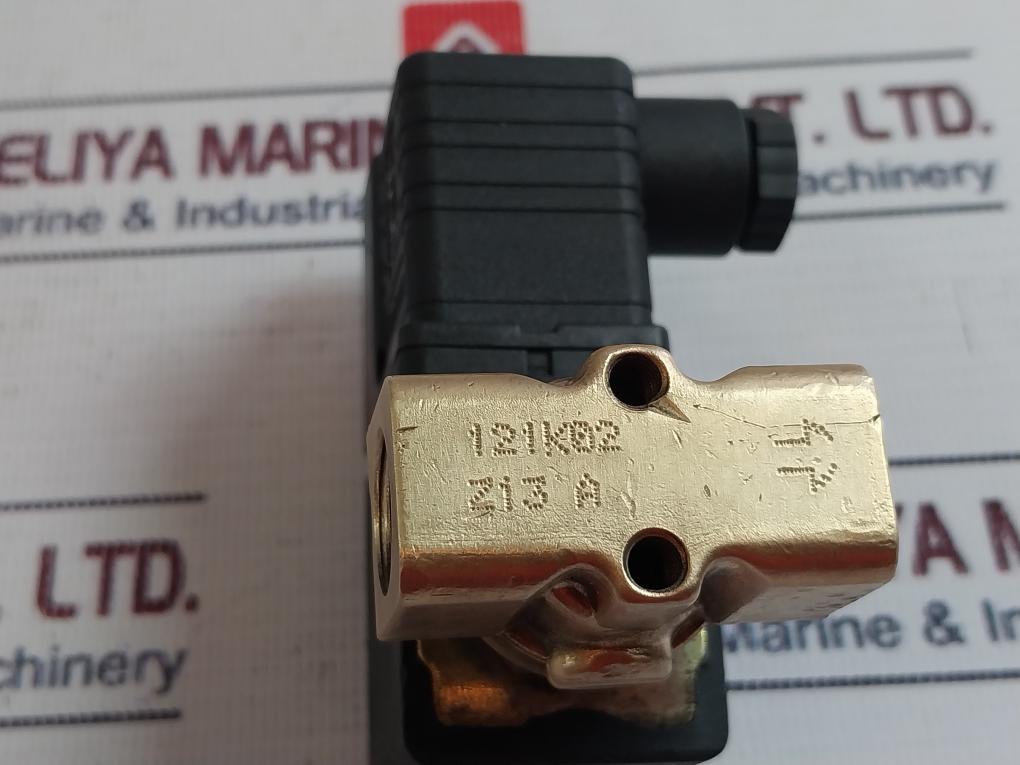 Lucifer/ Murr Elektronik 121K0240 Solenoid Valve With Coil 483510S6F 220-240V