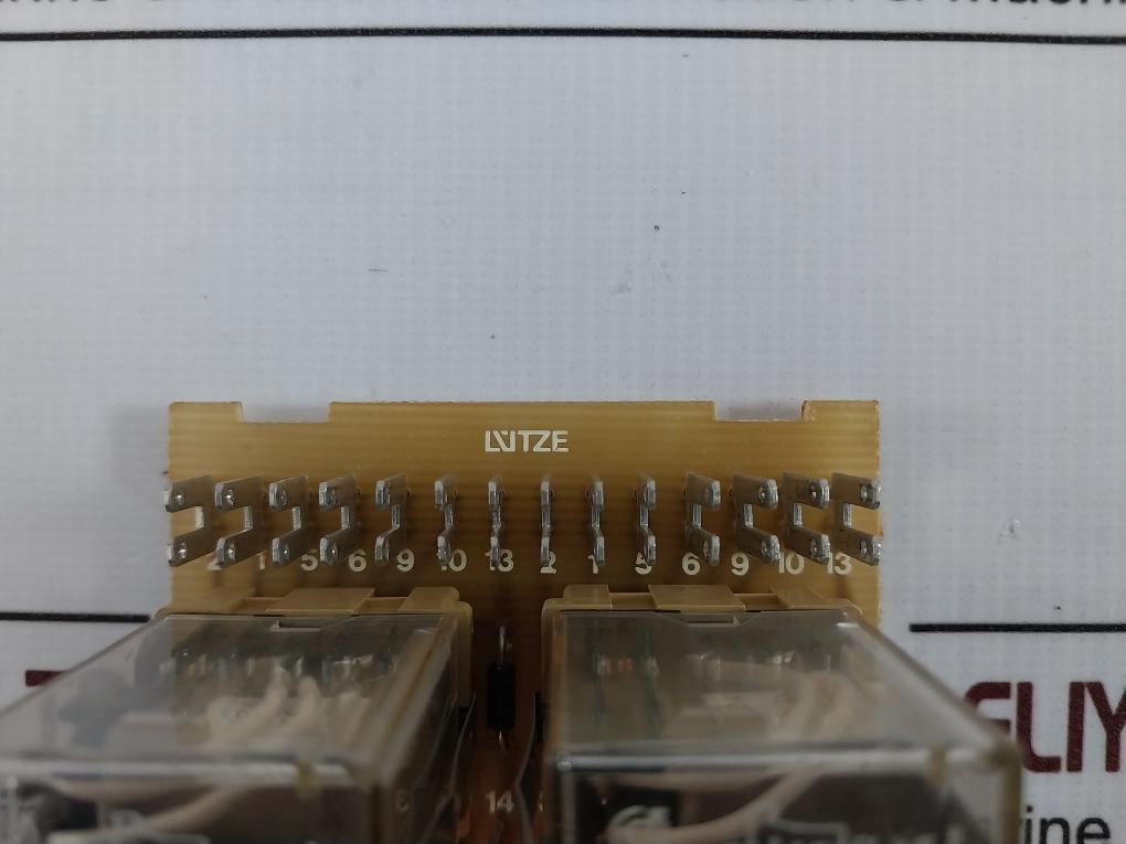 Lutze Rst 4W-u-f My4 Relay Printed Circuit Board Module 24Vdc 17X5W1