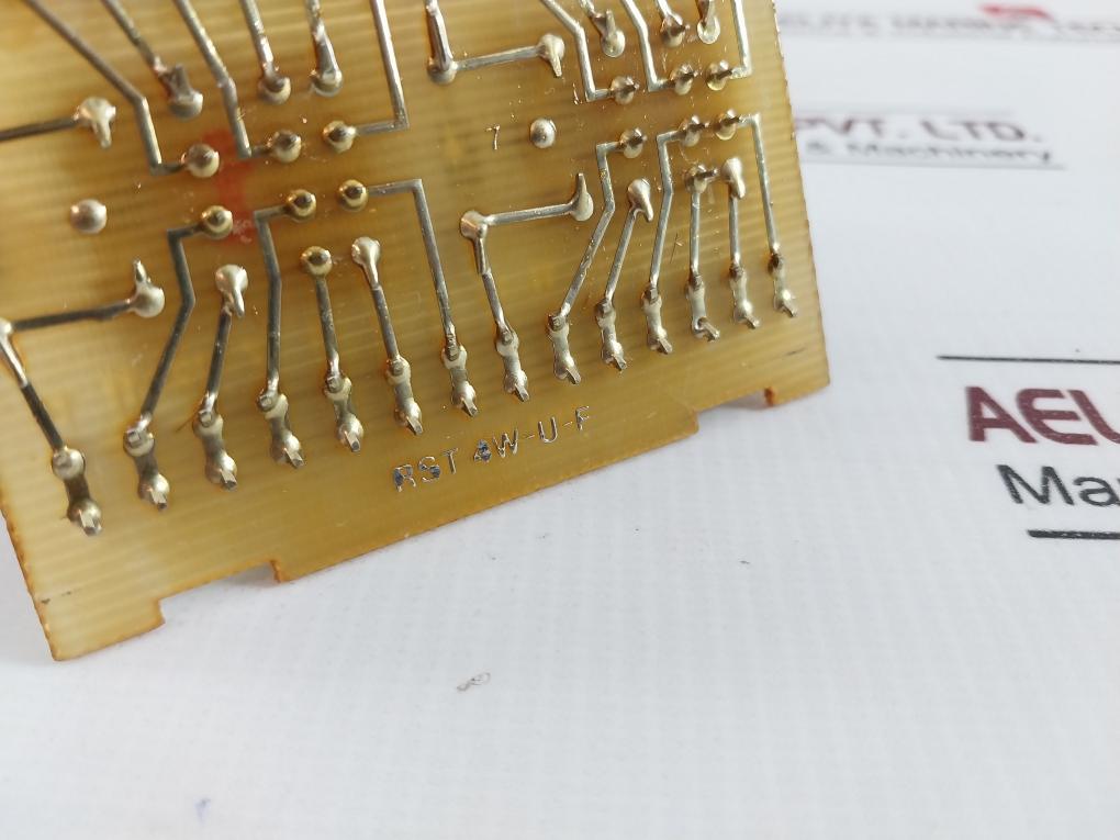 Lutze Rst 4W-u-f My4 Relay Printed Circuit Board Module 24Vdc 17X5W1