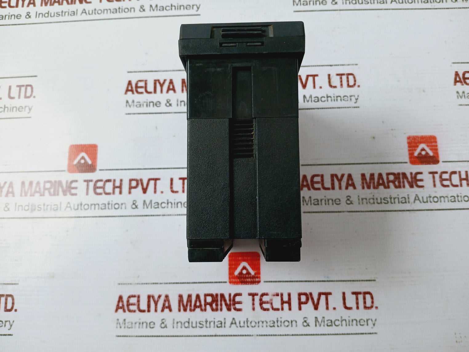 M-tec P908-301-010-000 Digital Temperature Controller 85–265 Vac