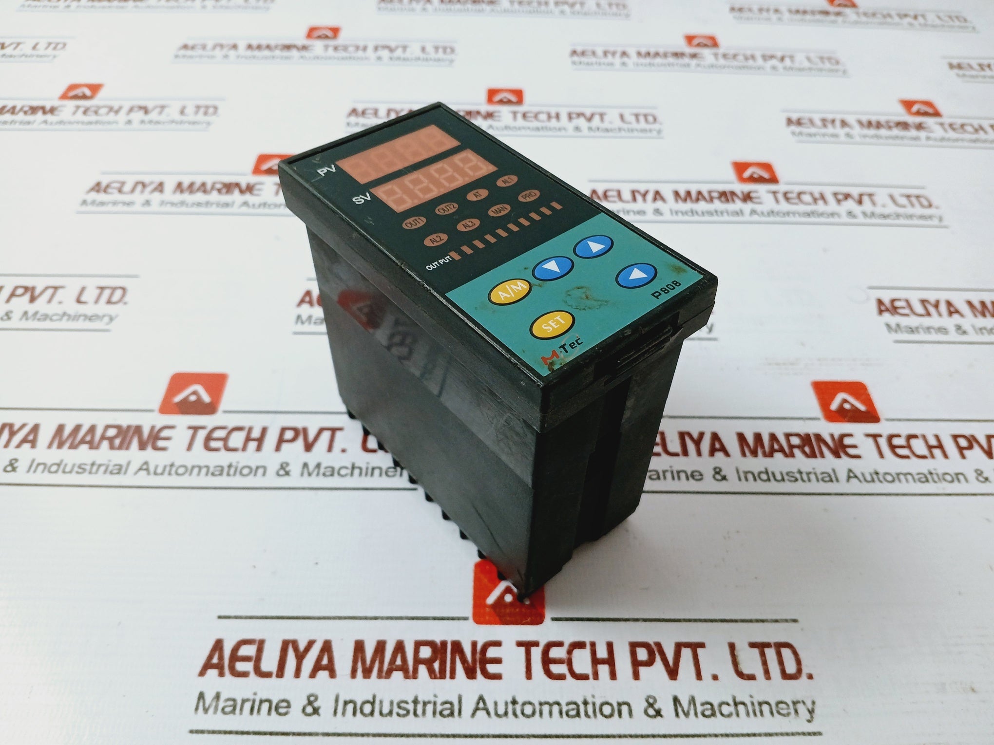 Pan-globe P908-701-010-000 Temperature Controller 85-265Vac/Dc 4 Digit Display 85-265Vac
