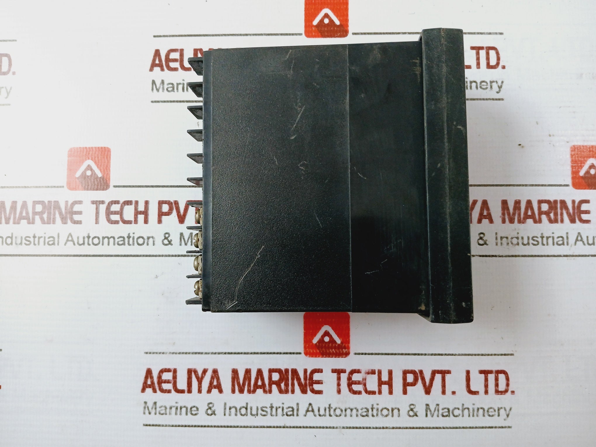Pan-globe P908-701-010-000 Temperature Controller 85-265Vac/Dc 4 Digit Display 85-265Vac