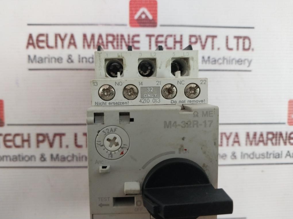 M4-32R-17 Manual Motor Circuit Breaker 690V 50/60Hz