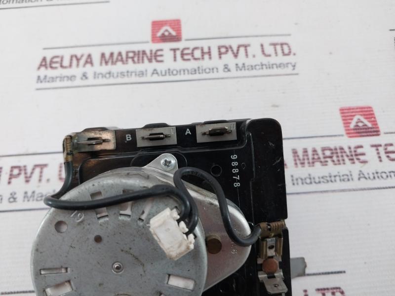 M460-g 25A, 250Vac (Htr) Timer And Cycle Reversing Switch M006 3W S 115Vac 60Hz