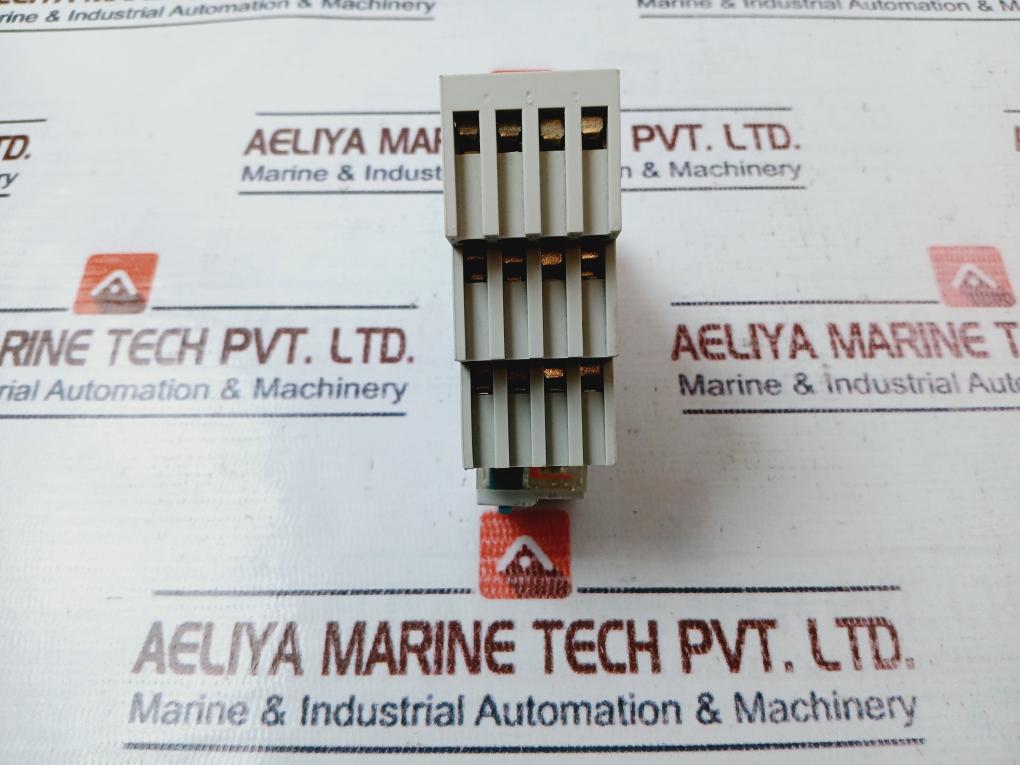 Magnecraft 782XDX1M4L-24D Relay with Siemens 3TX7144-4e5 Relay Socket