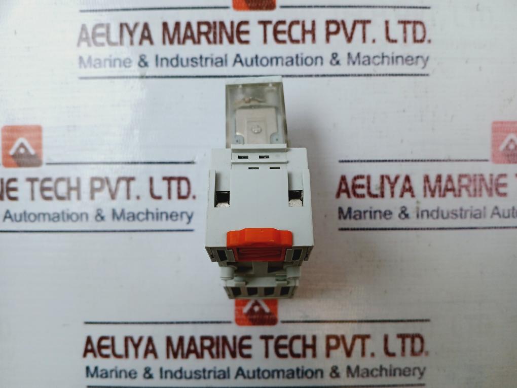 Magnecraft 782XDX1M4L-24D Relay with Siemens 3TX7144-4e5 Relay Socket