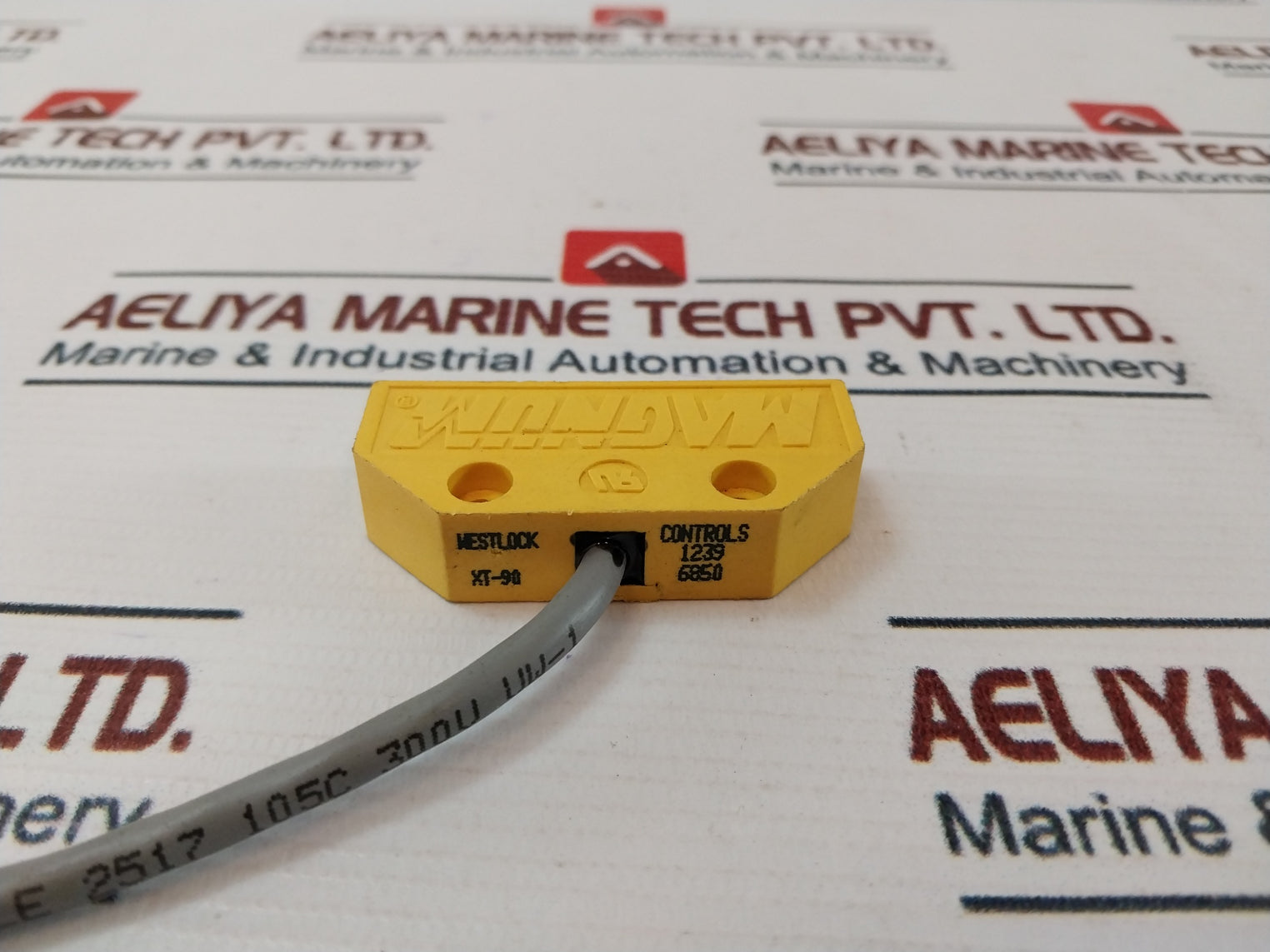 Magnum Xt-90 Proximity Sensor Switch