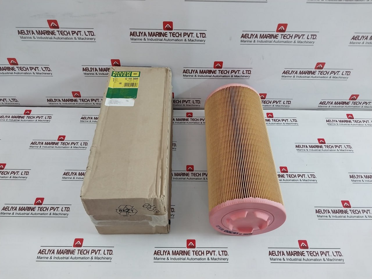 Mann Filter C15300 Air Filter Cartridge
