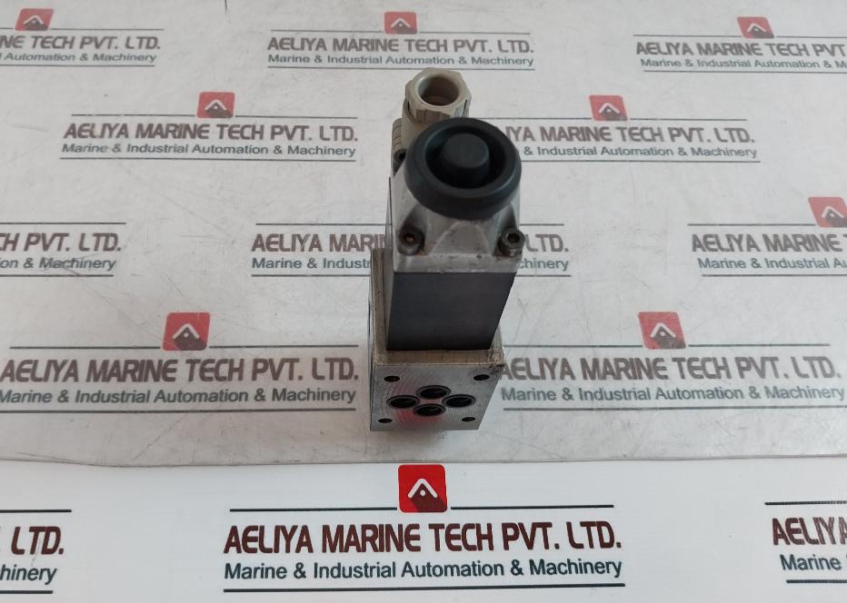 Mannesmann Rexroth 4We 6 G53/Ag24Nz4 Directional Control Valve