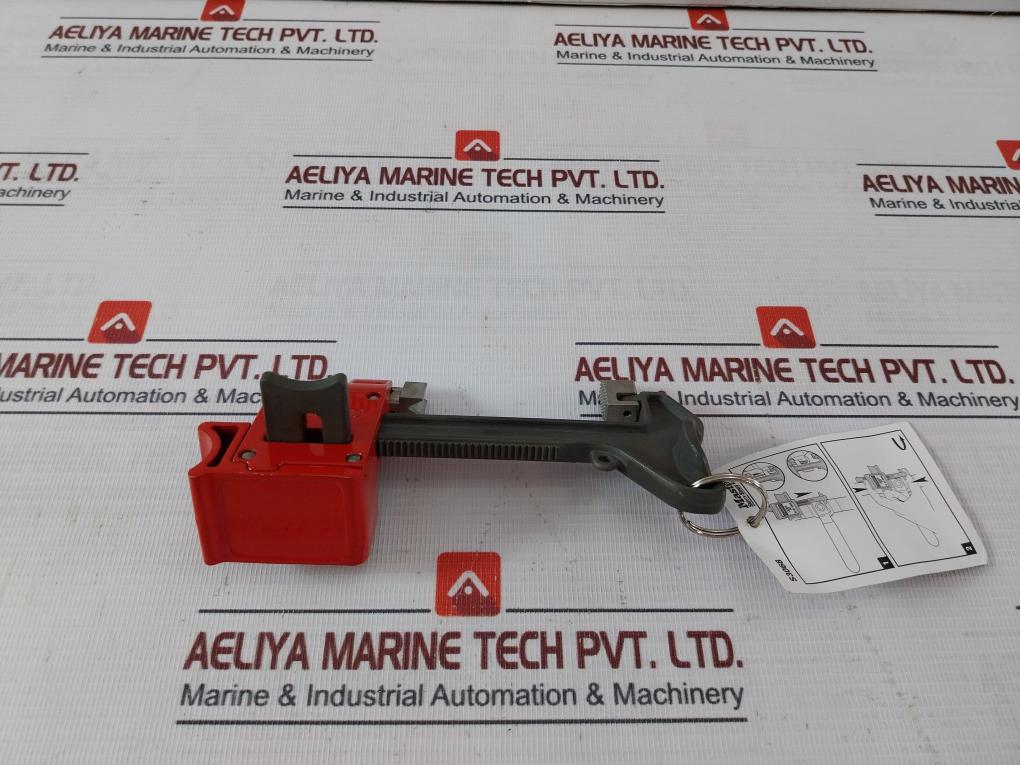 Master Lock S3068 Handle-on Ball Valve Lockout