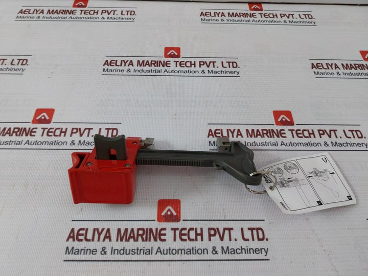 Master Lock S3068 Handle-on Ball Valve Lockout
