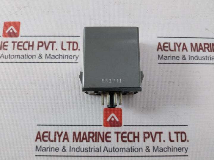 Matsushita Electric Bav851-24 Flicker Relay 3A Ac220V 5A Ac110V Dc24V 0.5-2 Sec