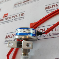 Mayekawa Kh14-s20 Pressure Transmitter Assembly With Mounting Bracket 4-20Ma