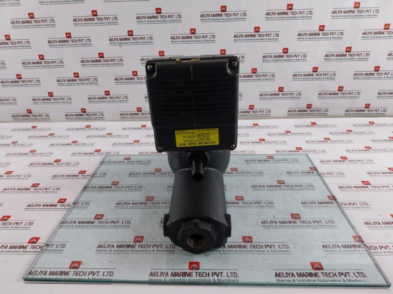 Mcdonnell &amp; Miller 150Shd Low Water Cut-off/Pump Controller 150 Psi 115V/230V Ac