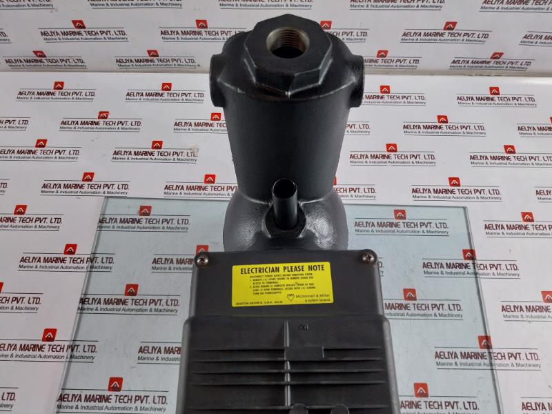 Mcdonnell &amp; Miller 150Shd Low Water Cut-off/Pump Controller 150 Psi 115V/230V Ac