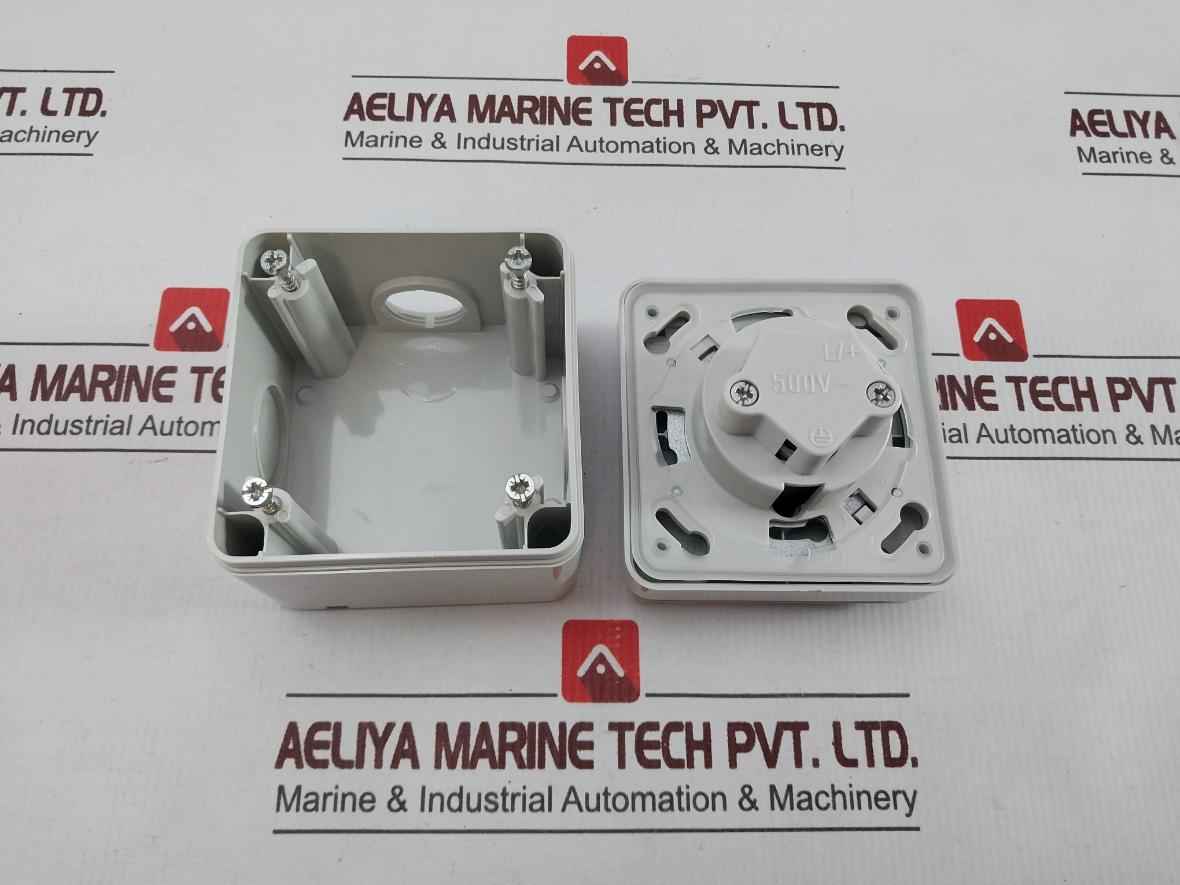 Mennekes 4210 Panel Mounted Socket 16A-6H/200-250V