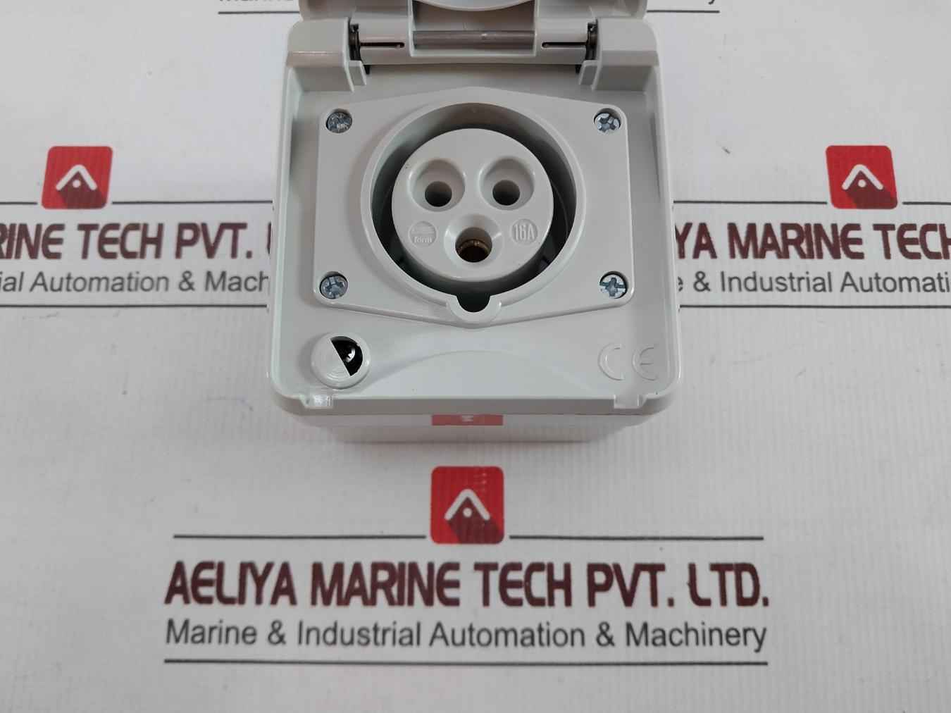 Mennekes 4210 Panel Mounted Socket 16A-6H/200-250V